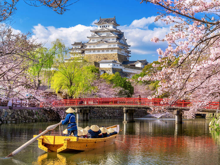 Delegates on river boat tour in Japan - Business Events Japan